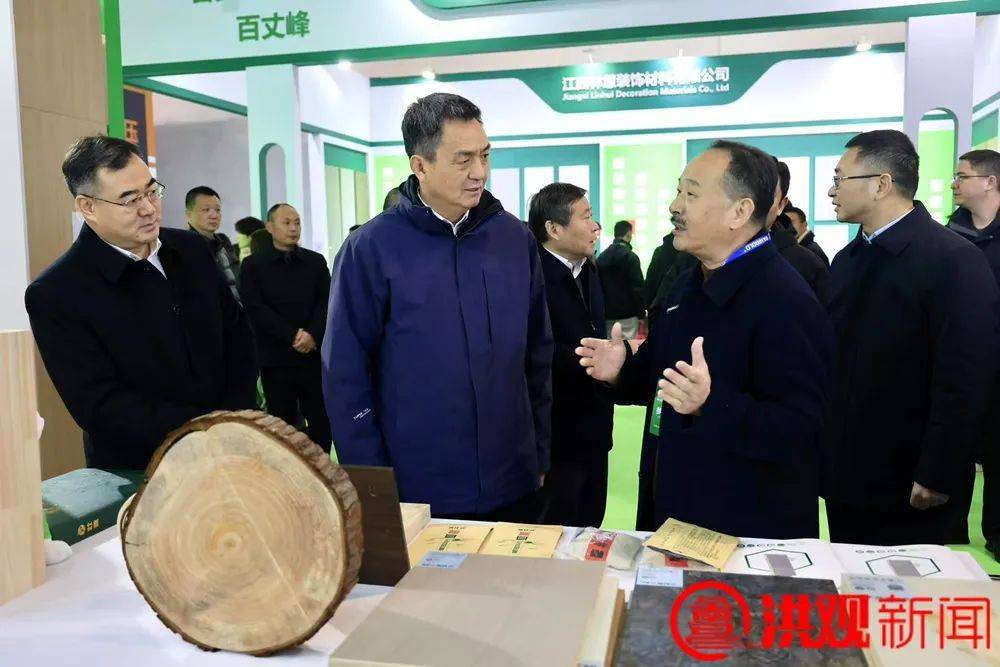 李紅軍巡看2025中國(guó)（江西）裝飾建材暨全屋定制博覽會(huì)、南昌云芽動(dòng)漫嘉年華2.0:裝飾建材
