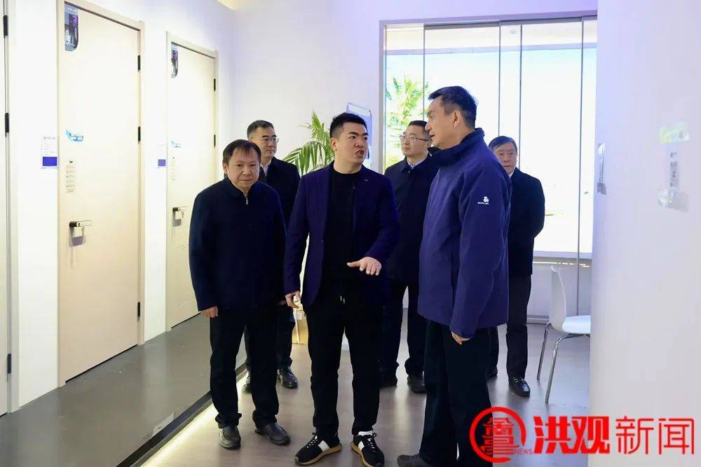 李紅軍巡看2025中國(guó)（江西）裝飾建材暨全屋定制博覽會(huì)、南昌云芽動(dòng)漫嘉年華2.0:裝飾建材
